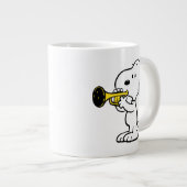 Erdnüsse | Snoopy Trumpet Player Jumbo-Tasse (Vorderseite Rechts)