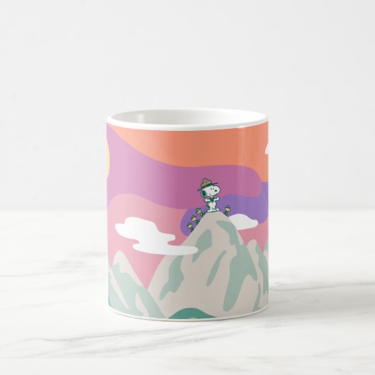 Erdnüsse | Snoopy & Truppe Wandern im Berg Kaffeetasse (Mittel)