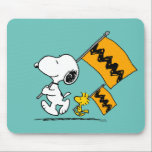 Erdnüsse | Snoopy- und Holzflaggen Mousepad<br><div class="desc">Karo dieses lustige Design aus Erdnüssen mit Snoopy und Woodstock.</div>