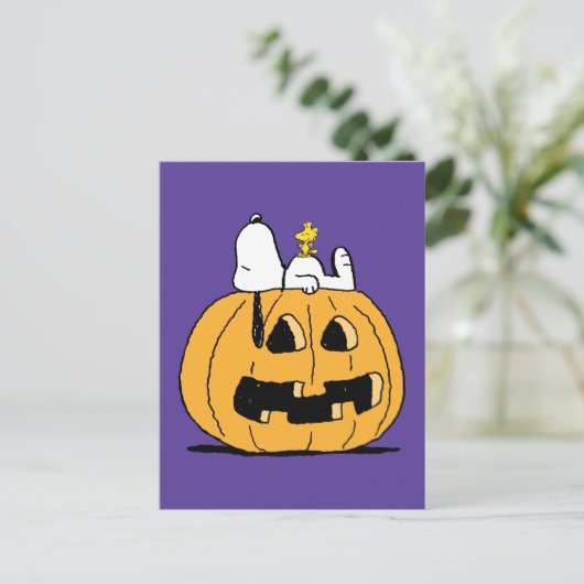 Erdnüsse | Snoopy und Jack-O-Lantern aus Holz Postkarte (Stehend Vorderseite)