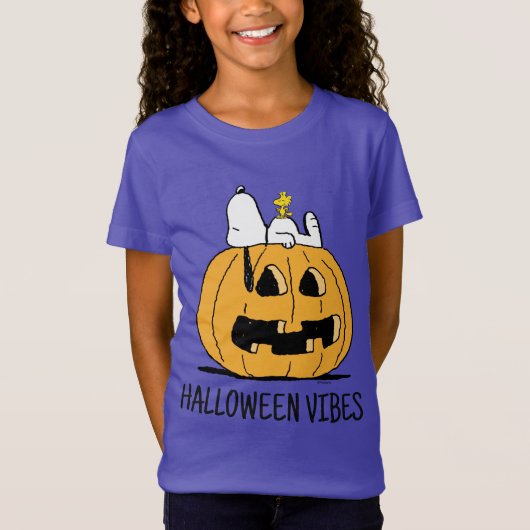 Erdnüsse | Snoopy und Jack-O-Lantern aus Holz T-Shirt (Vorderseite)
