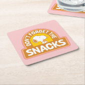 Erdnüsse | Snoopy Vergessen Sie nicht die Snacks Rechteckiger Pappuntersetzer (angewinkelt)