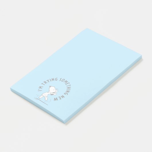 Erdnüsse | Snoopy versucht etwas Neues Post-it Klebezettel (angewinkelt)