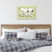 Erdnüsse | Snoopy Walking Tall Leinwanddruck (Insitu (Schlafzimmer))