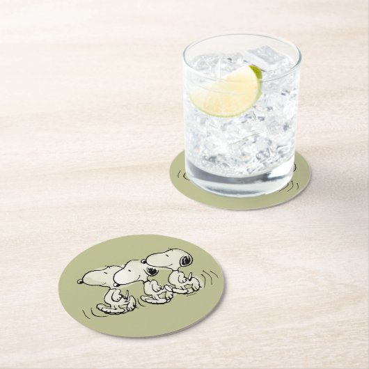 Erdnüsse | Snoopy Walking Tall Runder Pappuntersetzer (Vor Ort)