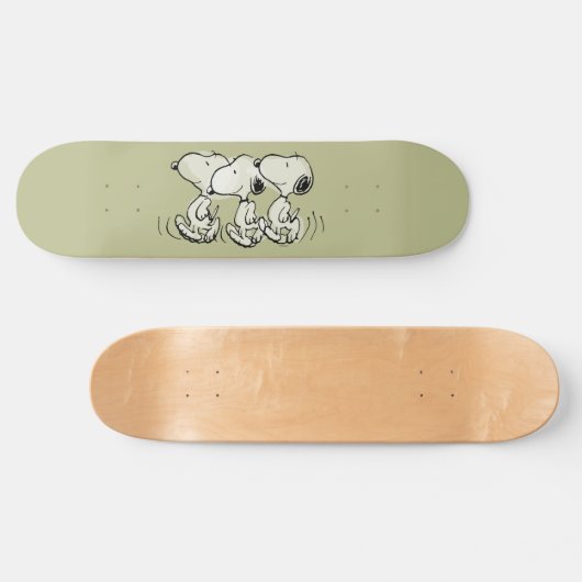 Erdnüsse | Snoopy Walking Tall Skateboard (Horizontal)