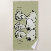 Erdnüsse | Snoopy Walking Tall Strandtuch (Vorderseite)
