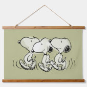 Erdnüsse | Snoopy Walking Tall Wandteppich Mit Holzrahmen (Vorne)