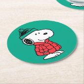 Erdnüsse | Snoopy Winter Coat & Hat Runder Pappuntersetzer (Angewinkelt)