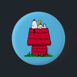 Erdnüsse | Snoopy & Woodstock Doghouse Button<br><div class="desc">Karo dieses lustige Design aus Erdnüssen mit Snoopy und Woodstock.</div>