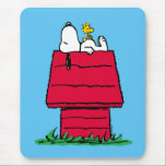 Erdnüsse | Snoopy & Woodstock Doghouse Mousepad<br><div class="desc">Karo dieses lustige Design aus Erdnüssen mit Snoopy und Woodstock.</div>