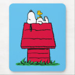 Erdnüsse | Snoopy & Woodstock Doghouse Mousepad<br><div class="desc">Karo dieses lustige Design aus Erdnüssen mit Snoopy und Woodstock.</div>