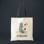 Erdnüsse | Snoopy & Woodstock | Name hinzufügen Tragetasche<br><div class="desc">Karo dieses niedliche Erdnüsse-Design mit Snoopy,  das in Richtung Ozean läuft.</div>