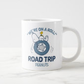 Erdnüsse | Snoopy & Woodstock Road Trip Jumbo-Tasse (Rechts)