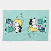 Erdnüsse | Valentinstag | Lucy & Schroeder Kiss Geschirrtuch (Horizontal)