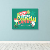 Erdnüsse | Wandern in einem winterlichen, feinen L Leinwanddruck (Insitu (Holzboden))