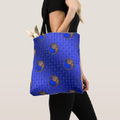 Erdochs Tasche (Von Nahem)
