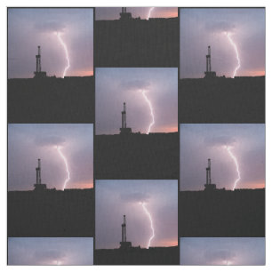 Erdölbohrungs-Anlage, Blitz, lila Himmel Stoff