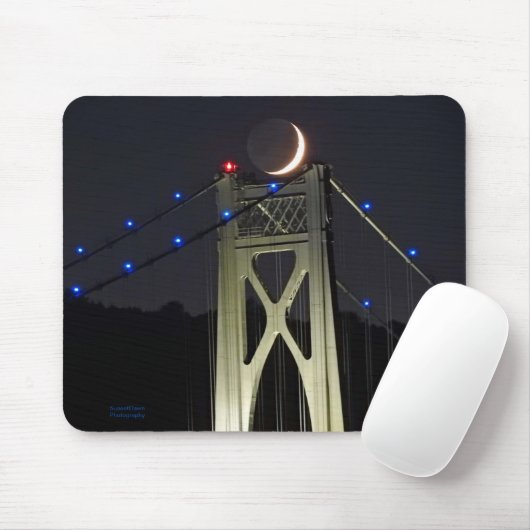 Erdscheinter Crescent Moon auf einer Brücke Mousepad (Mit Mouse)