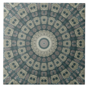 Erdtöne-Mandala mit tribalen geometrischen Mustern Fliese
