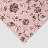 Erdtonschnecken auf rosa seidenpapier (Ausschnitt)