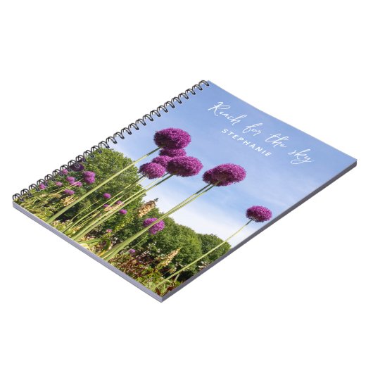 Erfahren Sie mehr über das Sky Lila Alliums Notebo Notizblock (Linke Seite)