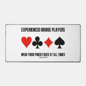 Erfahrene Bridge-Spieler tragen ihre Poker-Gesicht Schreibtischunterlage (Vorderseite)