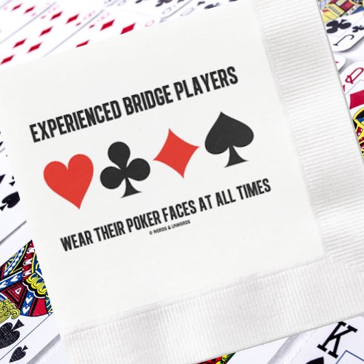 Erfahrene Bridge-Spieler tragen ihre Poker-Gesicht Serviette