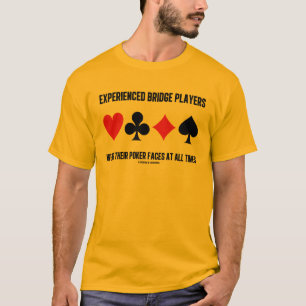 Erfahrene Bridge-Spieler tragen ihre T-Shirt