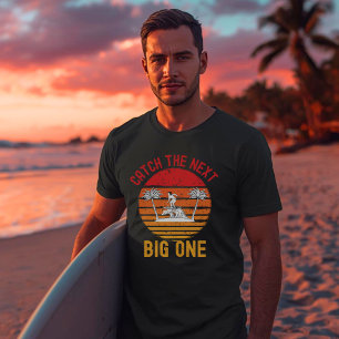 Erfasse die nächste große Welle beim Surfen Aben T-Shirt