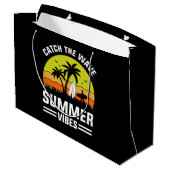 Erfasse die Sommerstimmung der Welle Große Geschenktüte (Rückseite Schrägansicht)