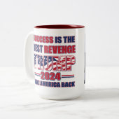 Erfolg ist die beste Rache - Trump 2024 Zweifarbige Tasse (Vorderseite Links)