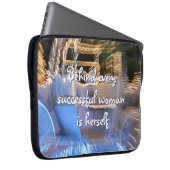 Erfolgreiches Woman Quote Script Gold Coach Foto Laptopschutzhülle (Vorne Rechts)