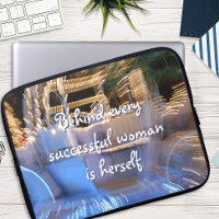Erfolgreiches Woman Quote Script Gold Coach Foto