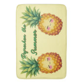Erfrischen Sie die Sommer-Glück-Pineapple-Badmatte Badematte (Vorderseite Vertikal)