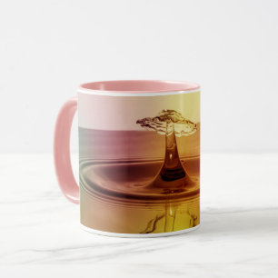 Erfrischende Wassertropfen Splashing - von der Nat Tasse
