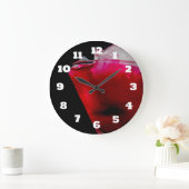 Erfrischender roter und rosa Cocktail Große Wanduhr (Zuhause)