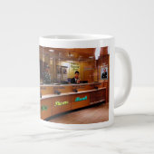 Erfüllen Sie unsere Quote Jumbo-Tasse (Vorderseite Rechts)