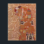 Erfüllung durch Gustav Klimt, Vintager Jugendstil Postkarte<br><div class="desc">Fulfilment (auch: The Embrace) (1909) von Gustav Klimt ist ein Vintages Viktorianisches Era Symbolismus feine Kunst Liebe und Romantik Porträtmalerei mit einem jungen Ehepaar,  das kurz davor steht,  sich zu küssen. Über den Künstler: Gustav Klimt (1862-1918) war ein österreichischer Symbolik-Maler und einer der prominentesten Mitglieder der Wiener Jugendstil-Bewegung.</div>