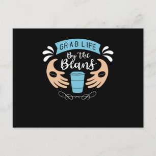 Ergreife das Leben bei den Bohnen   Kaffeedesign Postkarte