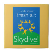 Ergreifen Sie etwas Frischluft. Skydive! Fliese (Vorderseite)