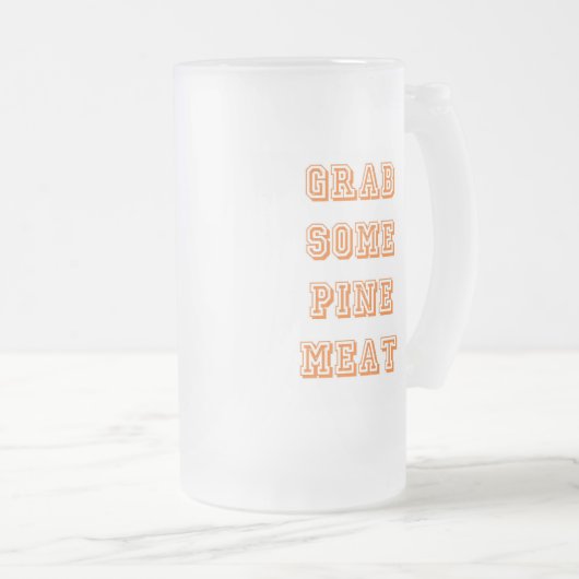 Ergreifen Sie etwas Kiefernfleisch Mattglas Bierglas (VorderseiteRechts)