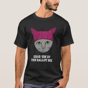 Ergreifen Sie sie durch die Wahlurne-Miezekatze T-Shirt