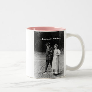 Erhalt der Geschichte der Frauen in der Zweifarbige Tasse