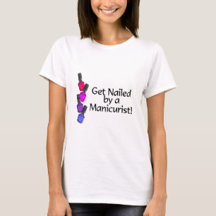 Erhalten Sie durch einen Maniküristen 2 genagelt T-Shirt