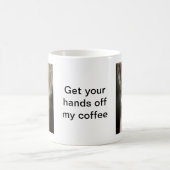 Erhalten Sie Ihre Hände weg von meinem Kaffee Kaffeetasse (Mittel)