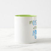 Erhalten Sie mit einem Geheimnis gemütlich (Grün Zweifarbige Tasse (Mittel)