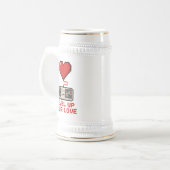 Erhöhe Deine Liebe, Retro-Pixel-Gaming-Design Bierglas (Vorderseite Links)