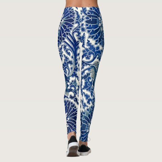 Erhöhen Sie Ihren Stil: Blauer Blumenzauber und ch Leggings (Rückseite)