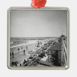 Erhöhte Ansicht der Promenade und des Strandes B& Silbernes Ornament